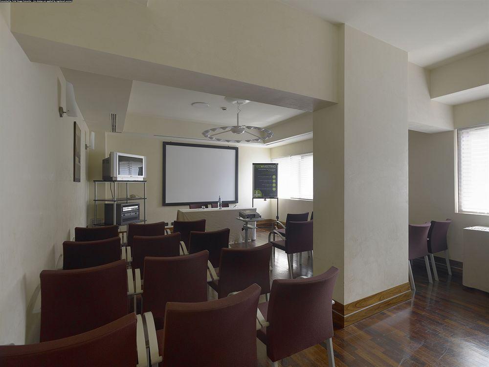 Hotel NH Bergamo Esterno foto