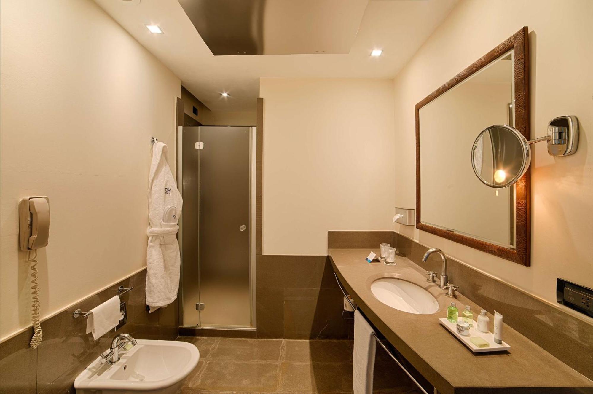 Hotel NH Bergamo Esterno foto