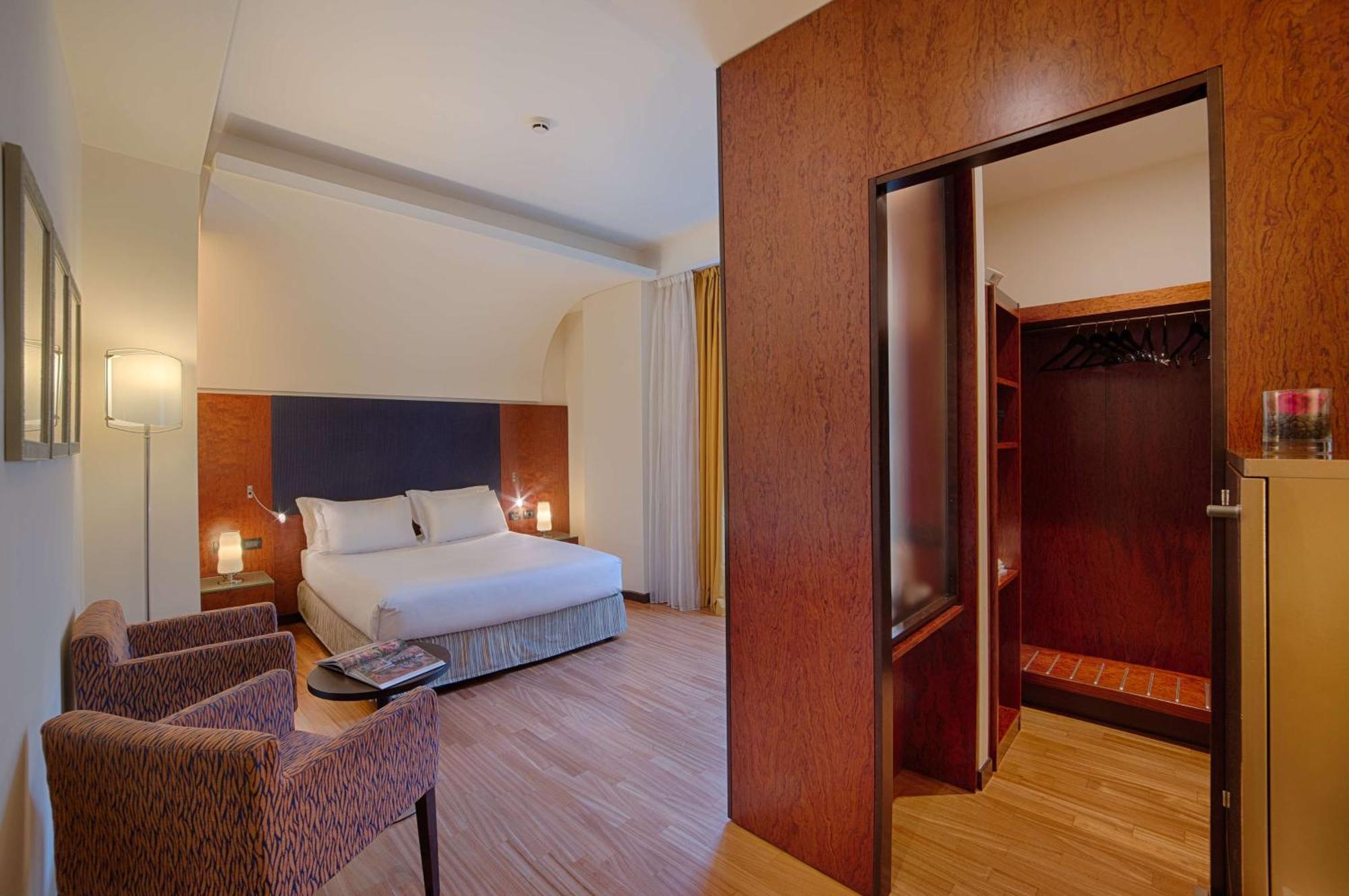 Hotel NH Bergamo Esterno foto