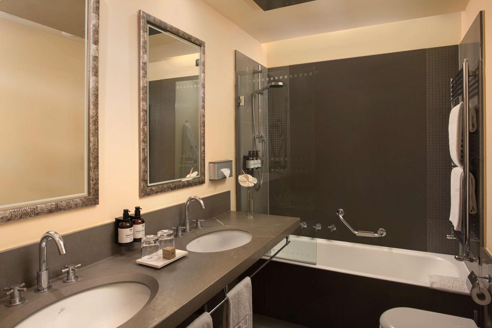 Hotel NH Bergamo Esterno foto