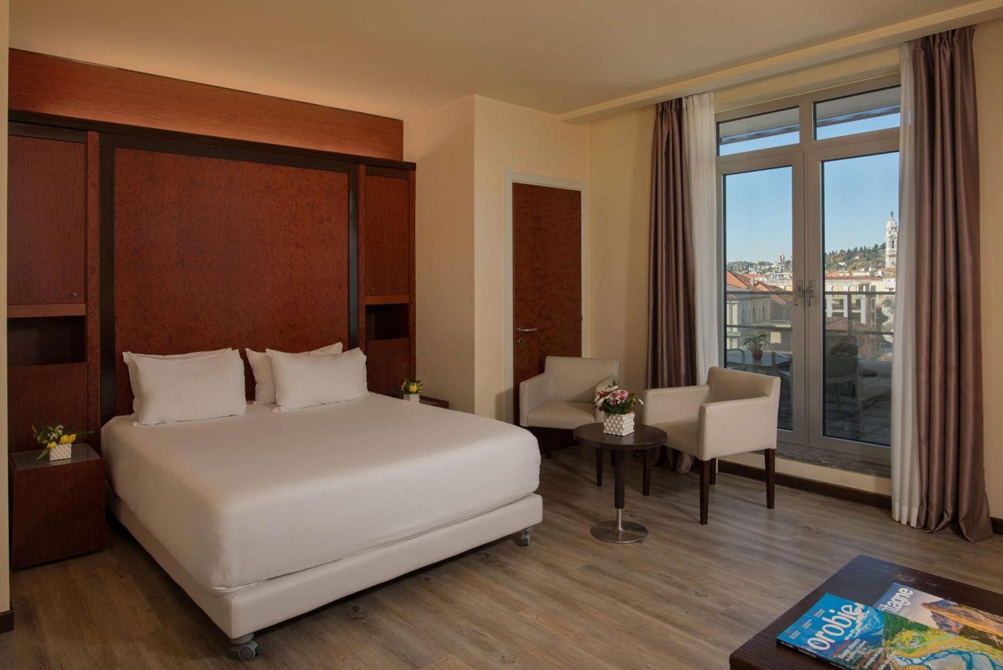 Hotel NH Bergamo Esterno foto