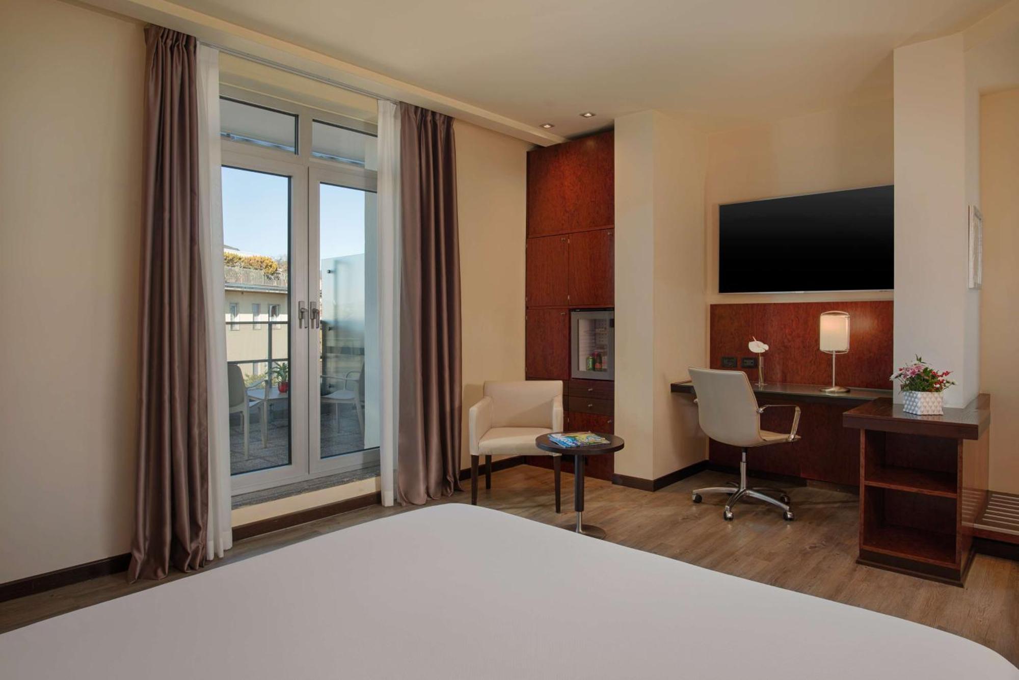 Hotel NH Bergamo Esterno foto