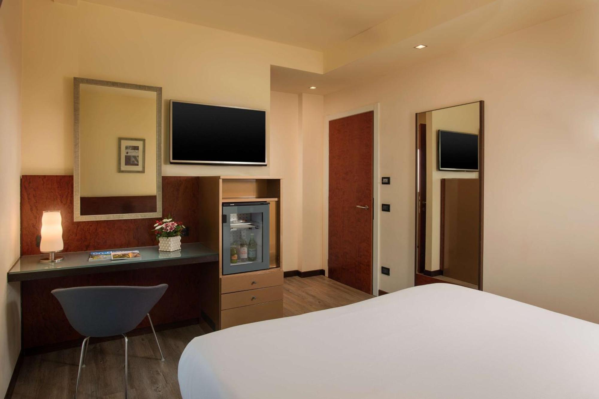 Hotel NH Bergamo Esterno foto