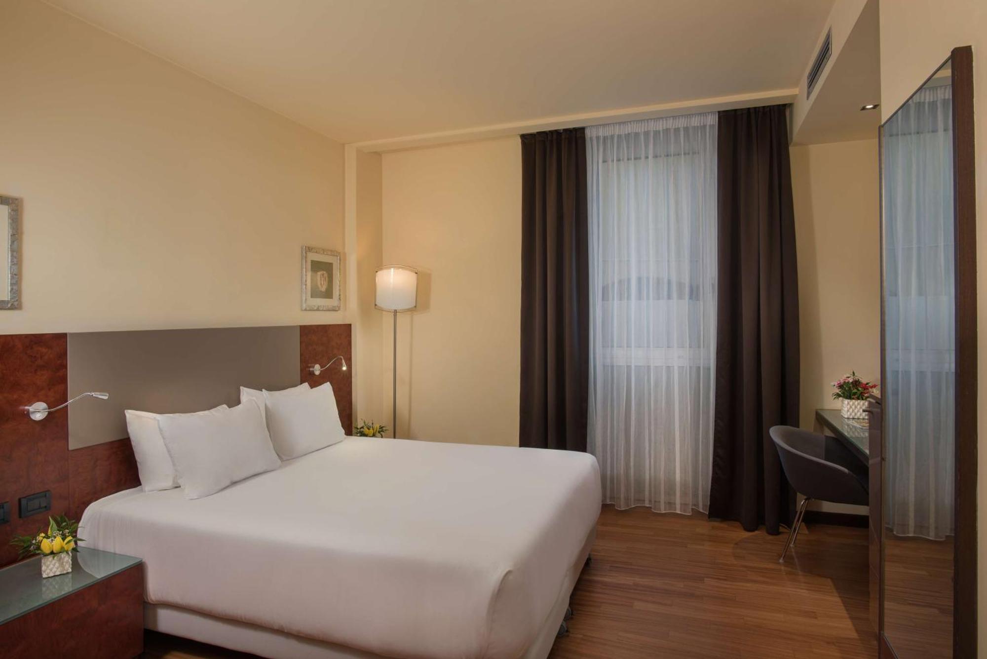 Hotel NH Bergamo Esterno foto