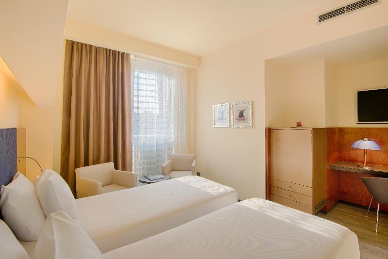 Hotel NH Bergamo Esterno foto