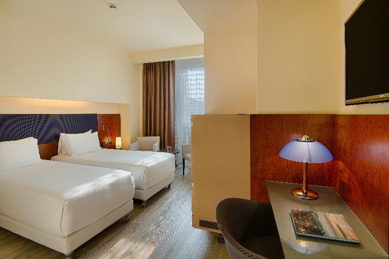 Hotel NH Bergamo Esterno foto